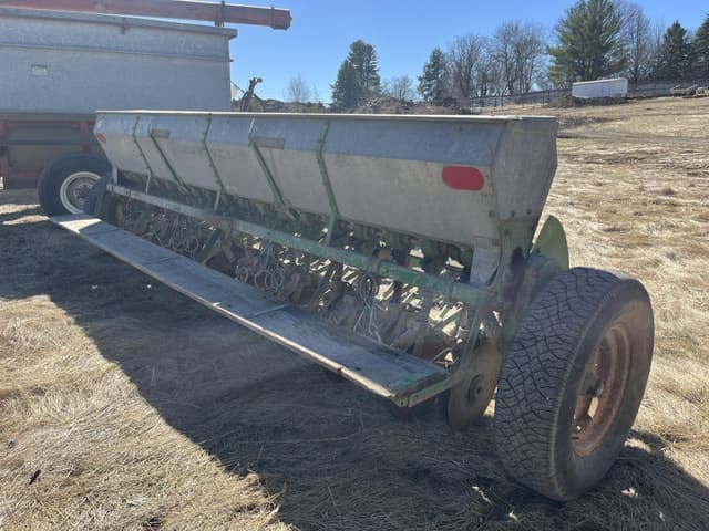 Image of John Deere B equipment image 2