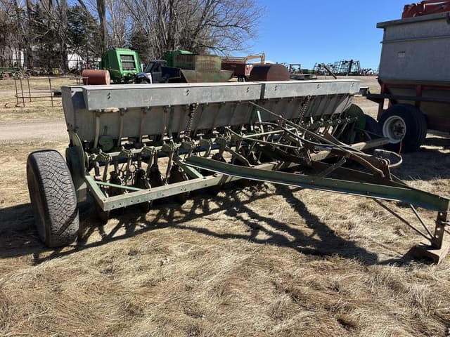 Image of John Deere B equipment image 1