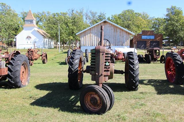 Image of John Deere B equipment image 2