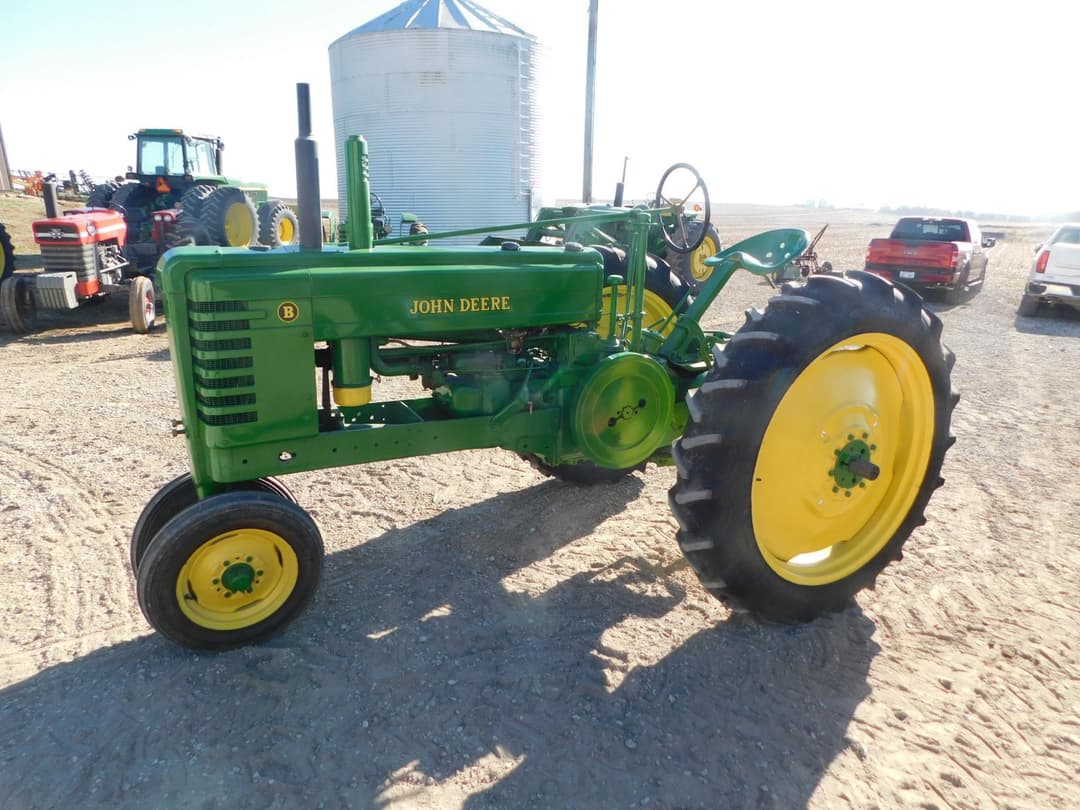 Image of John Deere B Image 0