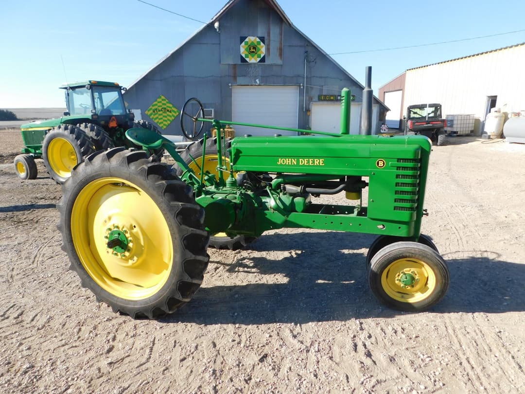 Image of John Deere B Image 1