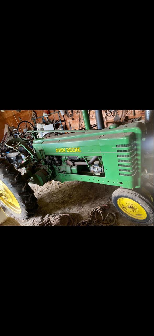 Image of John Deere B Image 0
