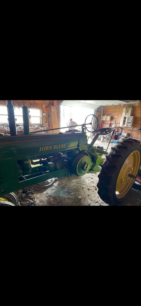 Image of John Deere B Image 1