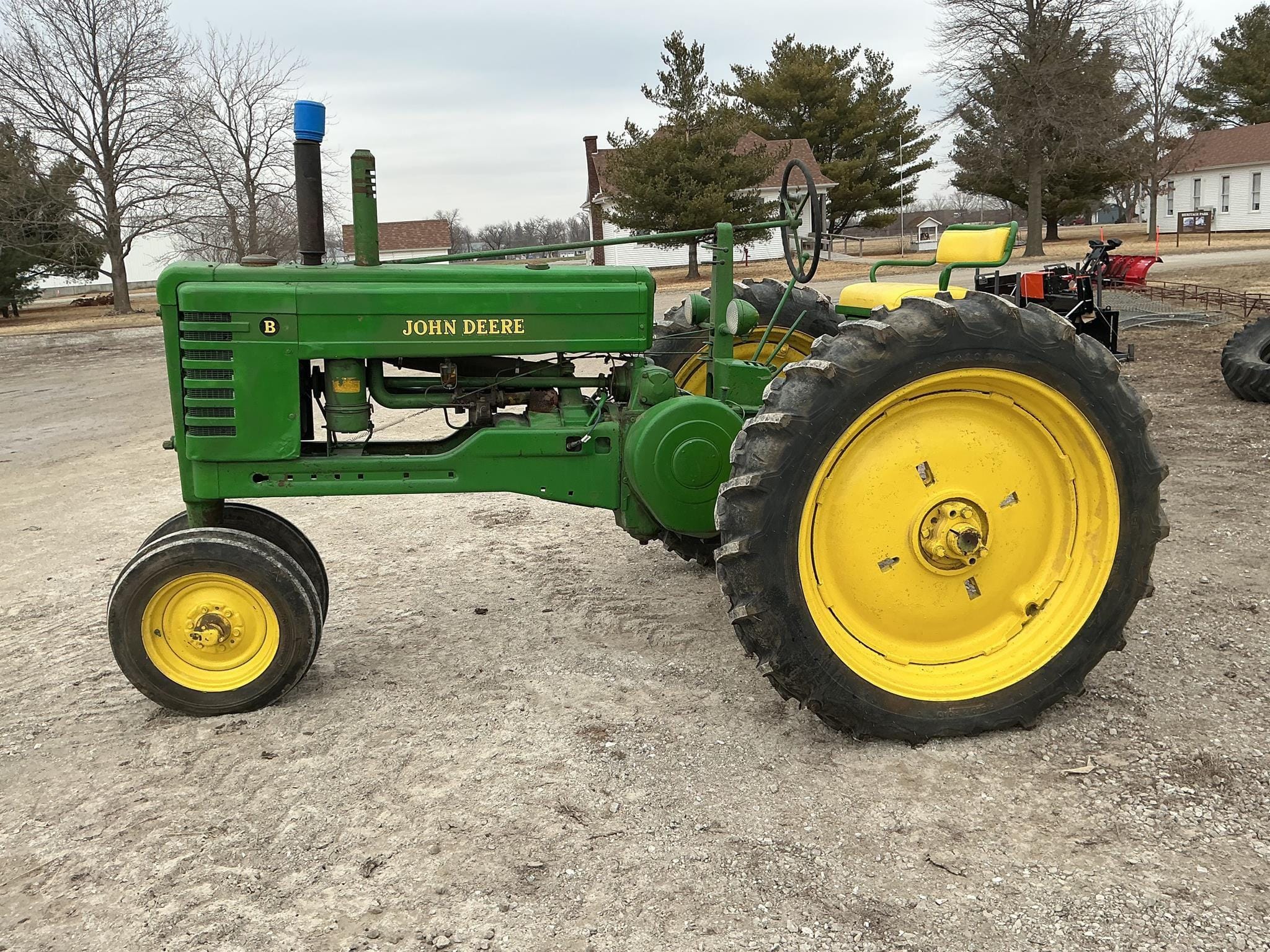 John Deere B Equipment Image0