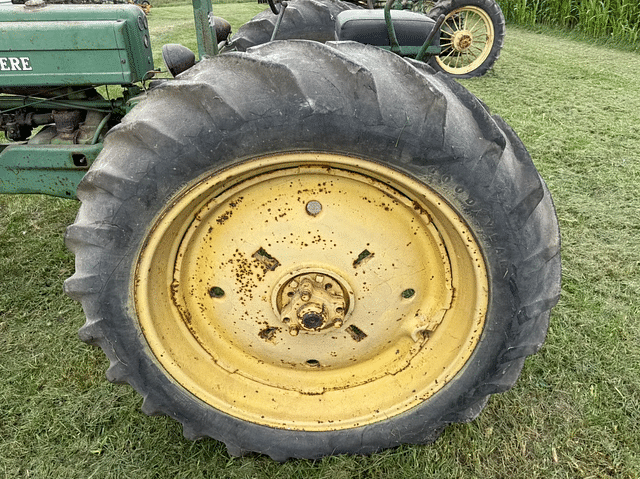 Image of John Deere B equipment image 1
