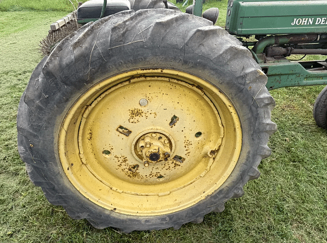 Image of John Deere B equipment image 4