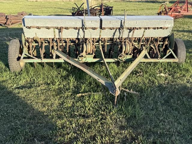 Image of John Deere B equipment image 1