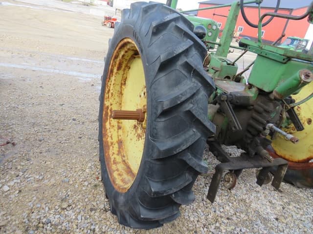 Image of John Deere B equipment image 4