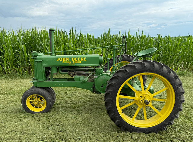Image of John Deere B equipment image 1