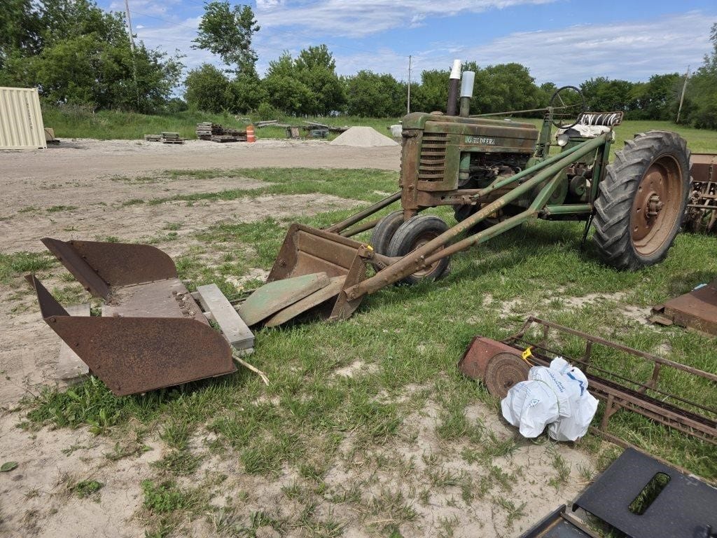 John Deere B Equipment Image0