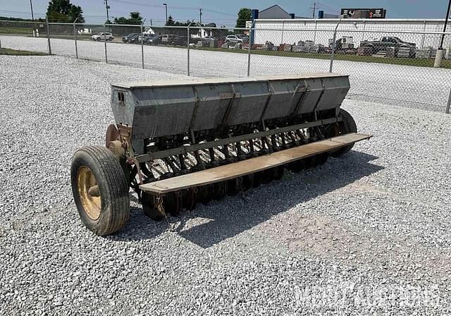 Image of John Deere B equipment image 2