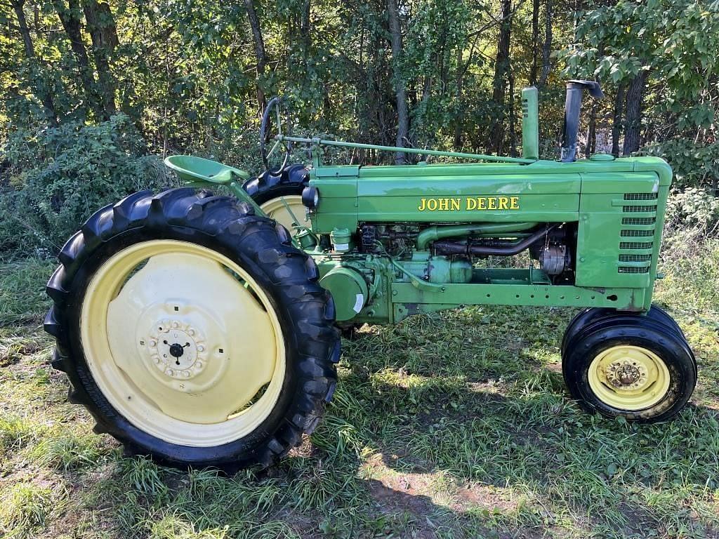 Image of John Deere B Image 0