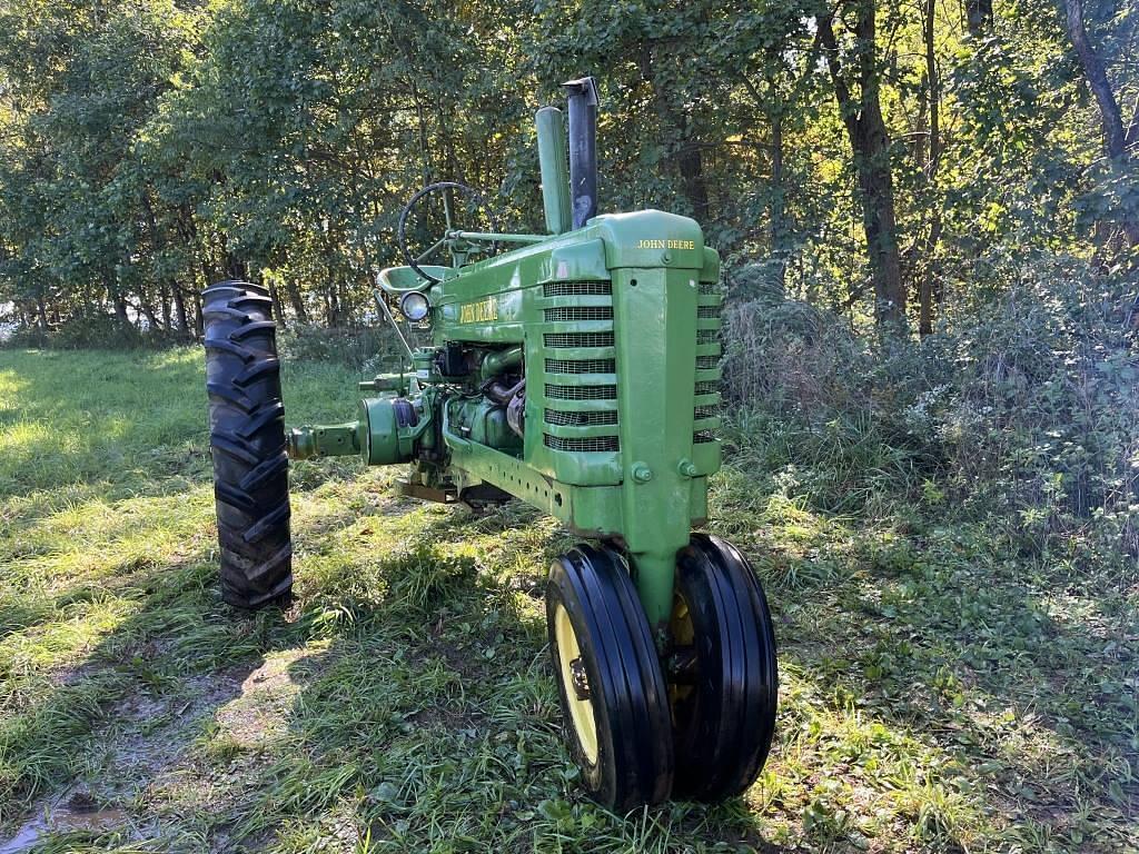 Image of John Deere B Image 1