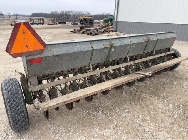 Image of John Deere B equipment image 3