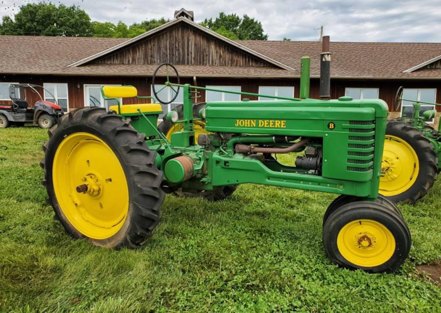 Image of John Deere B Image 0