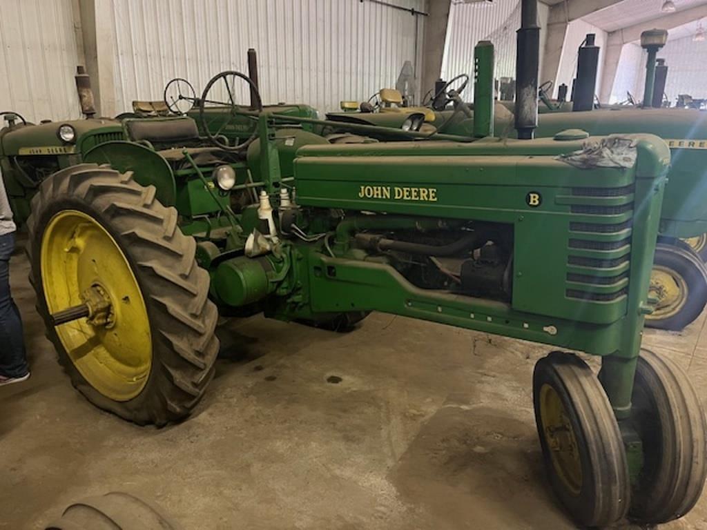 Image of John Deere B Image 0