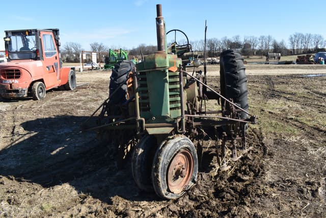 Image of John Deere B equipment image 1