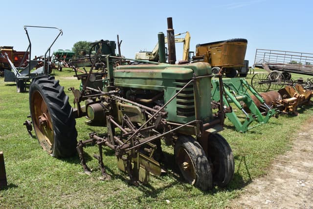 Image of John Deere B equipment image 2