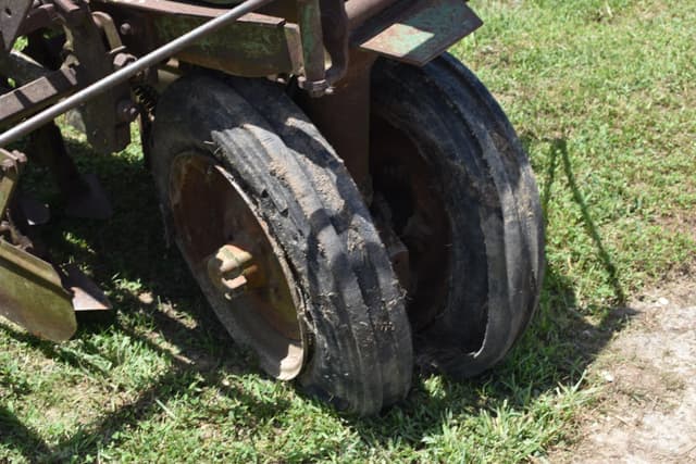 Image of John Deere B equipment image 3