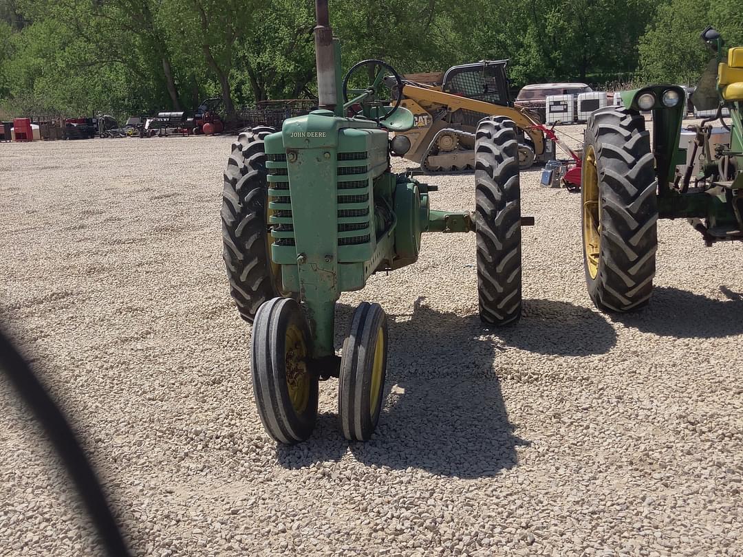 Image of John Deere B Image 0