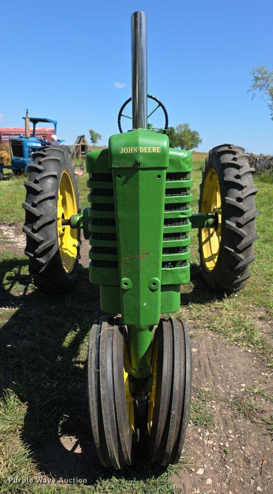 Image of John Deere B equipment image 1