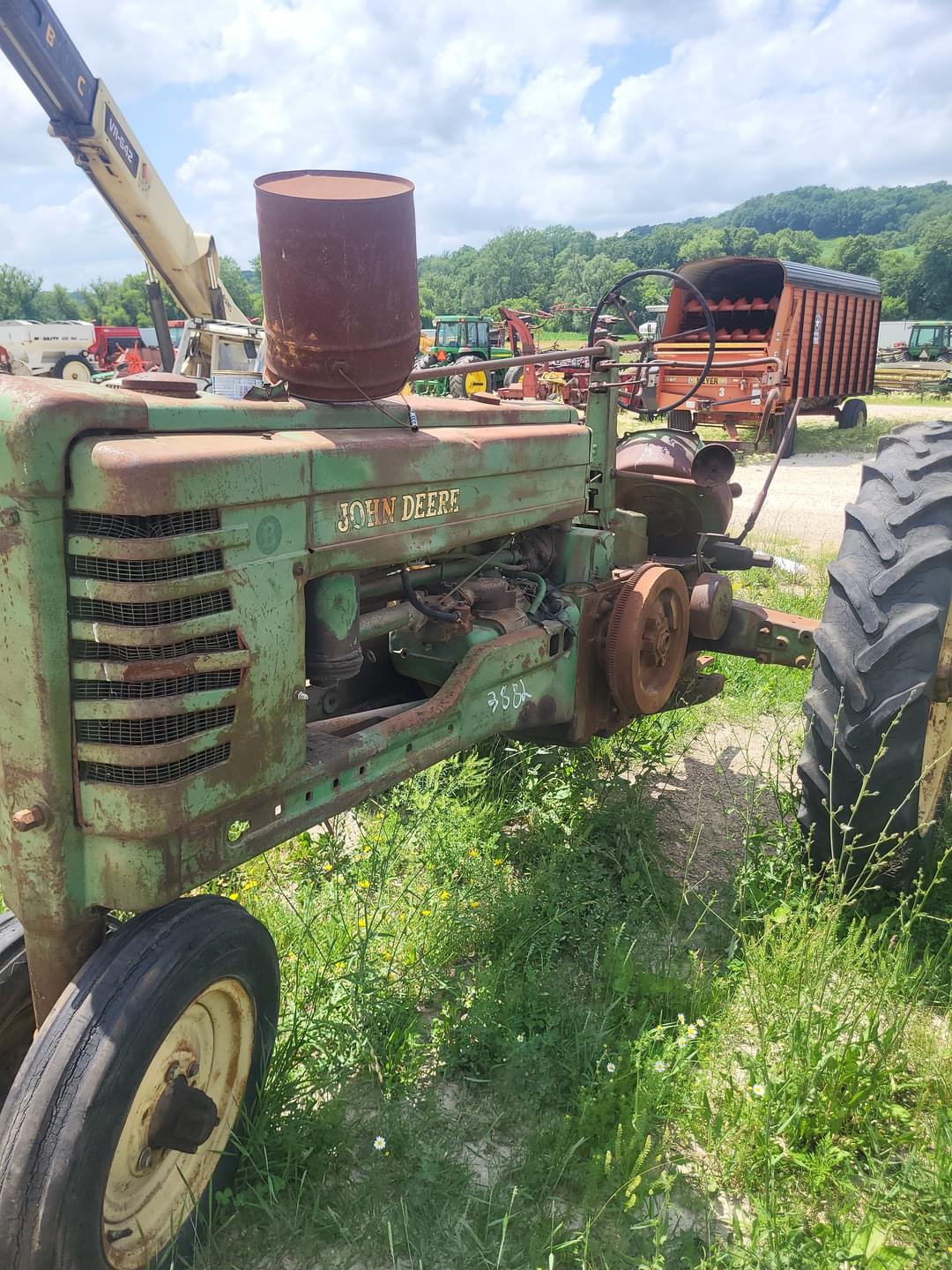 Image of John Deere B Image 0