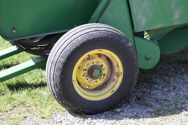 Image of John Deere 335 equipment image 3