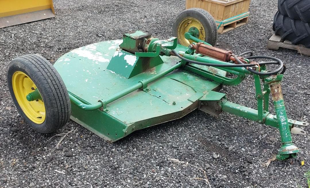 Image of John Deere 127 Primary image