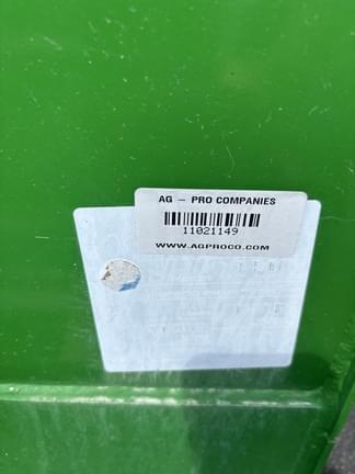 Image of John Deere Bucket equipment image 1