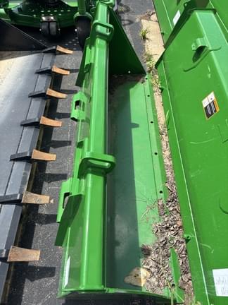 Image of John Deere Bucket equipment image 2
