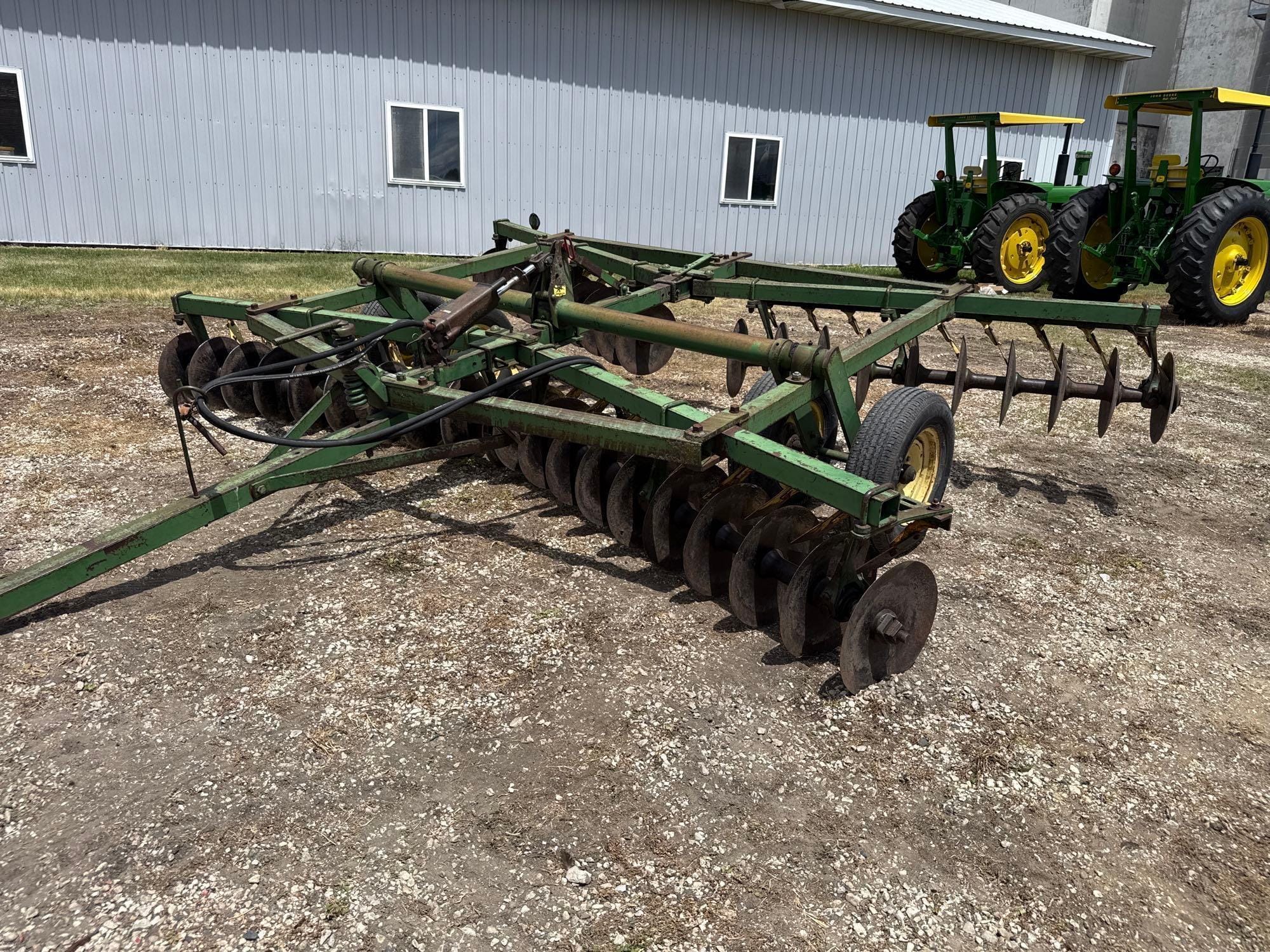 John Deere 1110 Equipment Image0