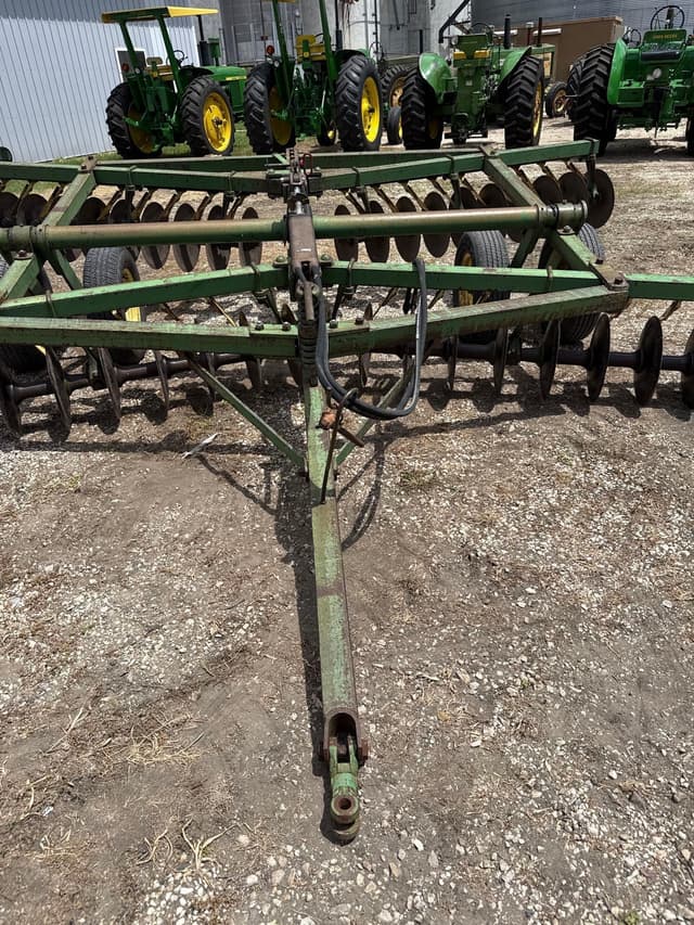 Image of John Deere 1110 equipment image 4
