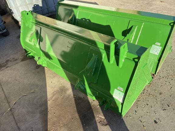 Image of John Deere Bucket Image 1