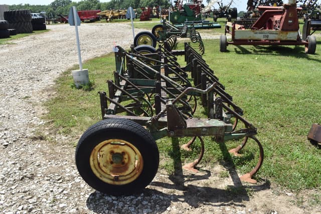 Image of John Deere C10 equipment image 1