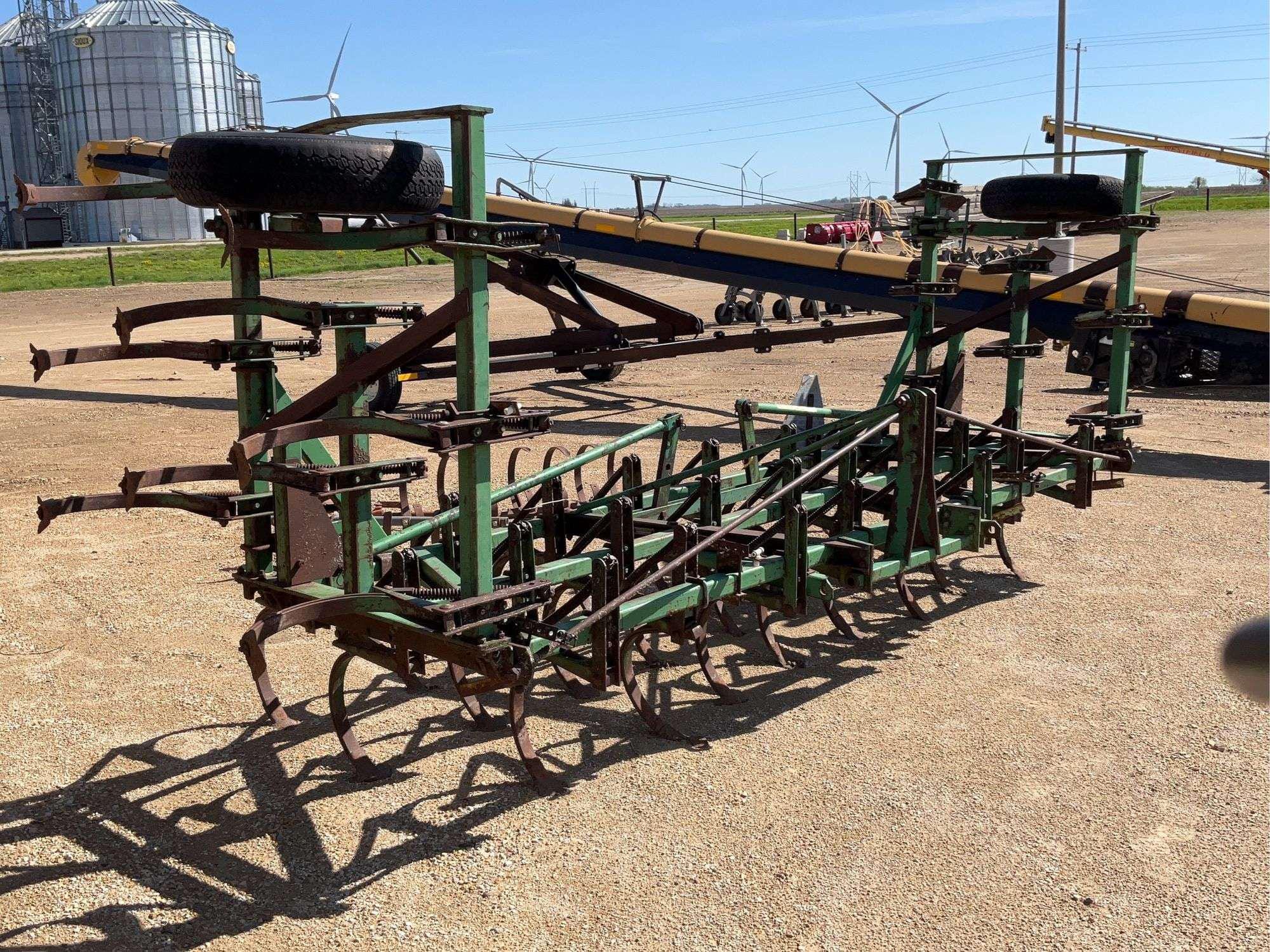 Main image John Deere C11