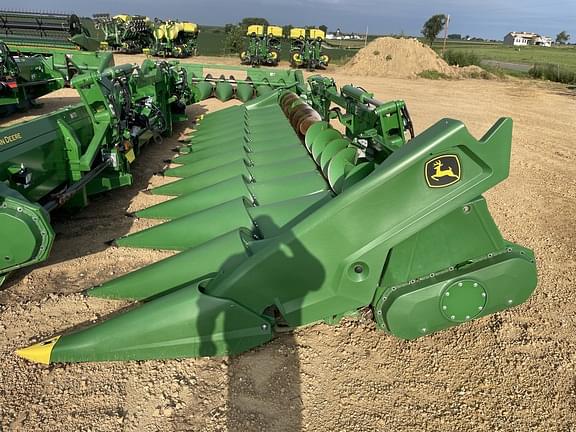 Image of John Deere C12F equipment image 1