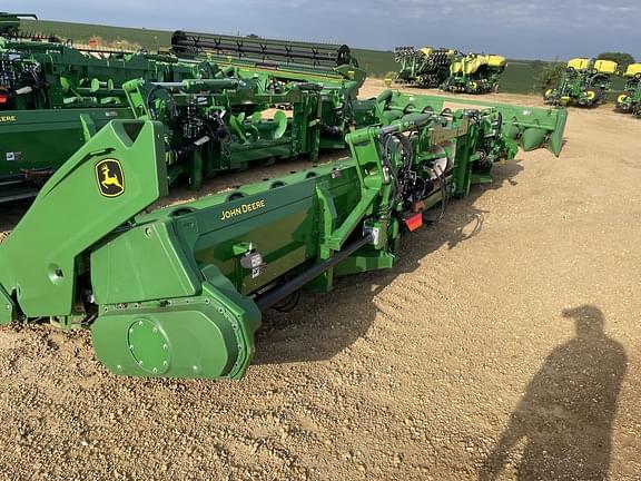 Image of John Deere C12F equipment image 3