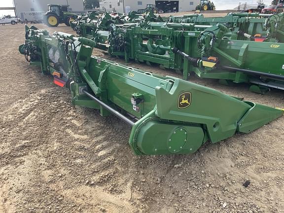 Image of John Deere C12F equipment image 4