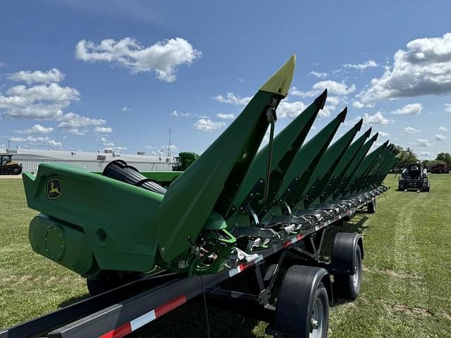 Image of John Deere C12F equipment image 4