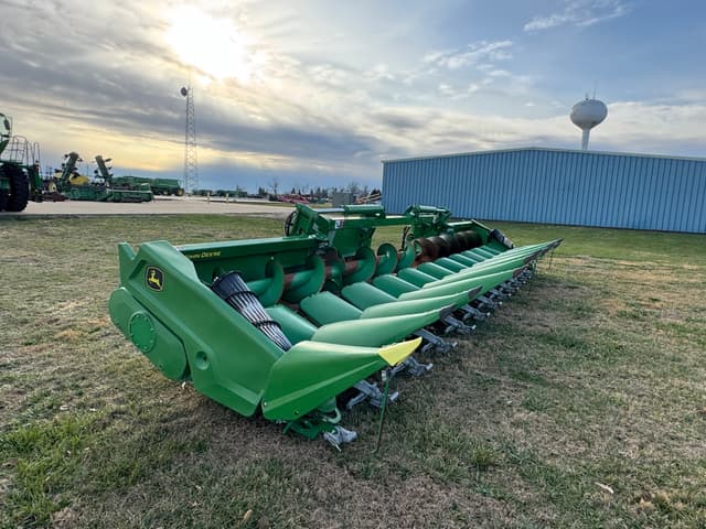 Image of John Deere C12F equipment image 1