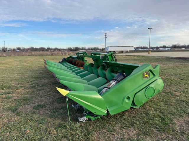 Image of John Deere C12F equipment image 2