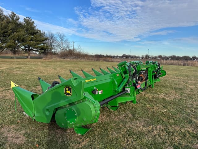 Image of John Deere C12F equipment image 4