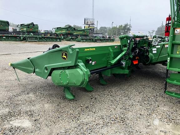 Image of John Deere C12F equipment image 2