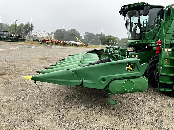 Image of John Deere C12F equipment image 1