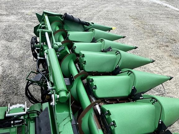 Image of John Deere C12F equipment image 3