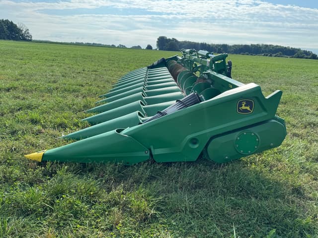 Image of John Deere C12F equipment image 2