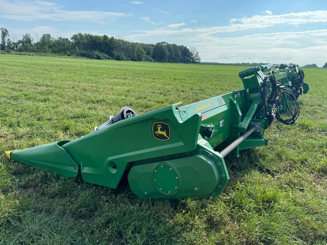 Image of John Deere C12F equipment image 3
