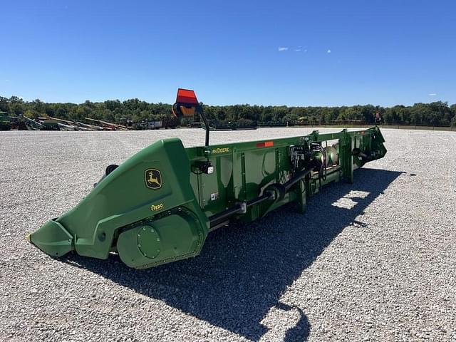 Image of John Deere C18R equipment image 4