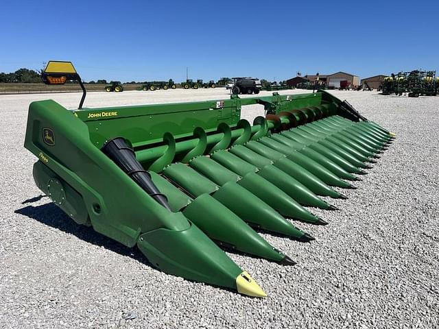 Image of John Deere C18R equipment image 1