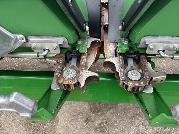 Image of John Deere C8R equipment image 2
